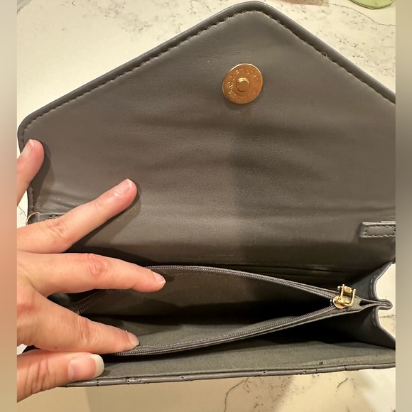 Badgley Mischka V Quilted Gray Crossbody Bag - Picture 9 of 9